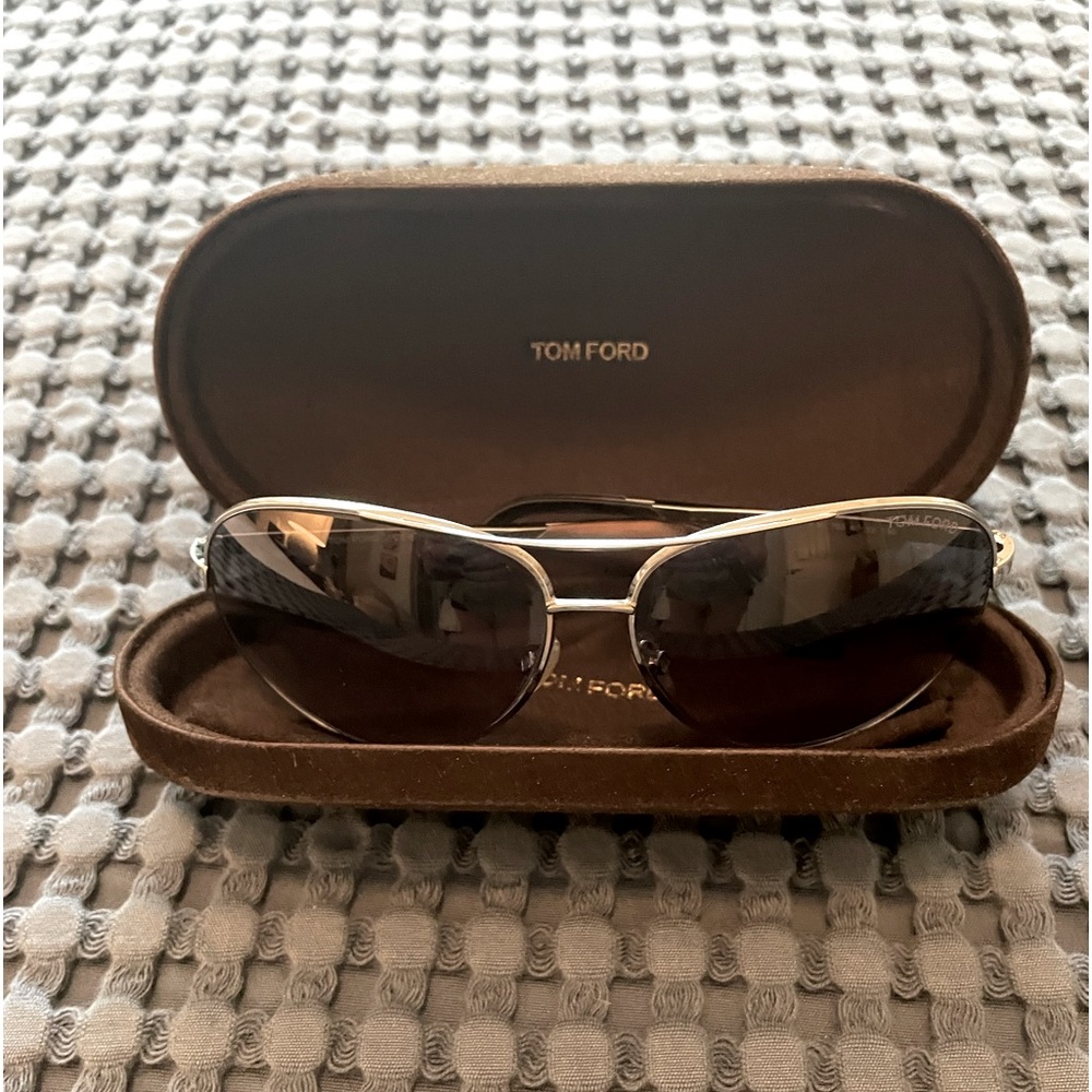 Tom Ford Women’s Aviator Sunglasses Gently worn.